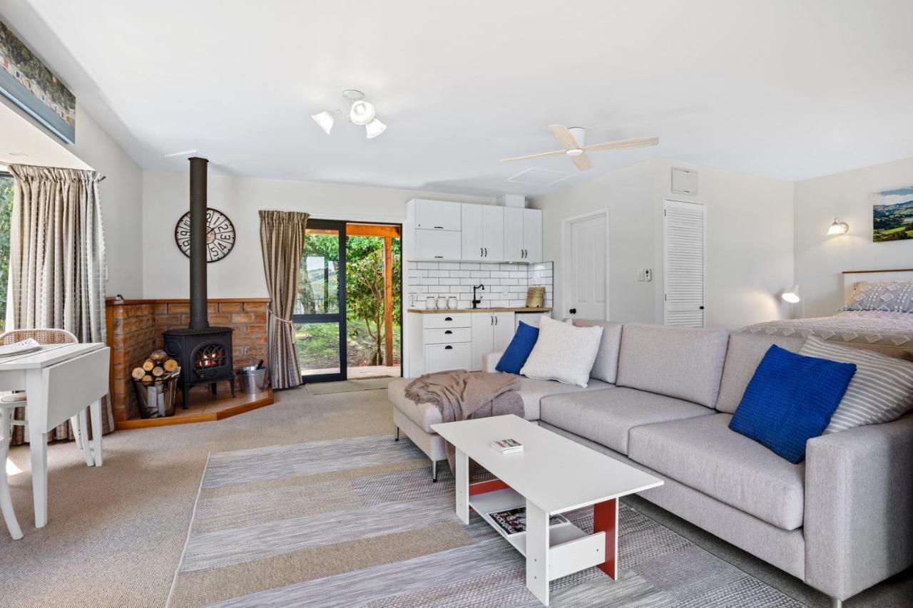 Woodside - Akaroa Holiday Cottage Екстер'єр фото