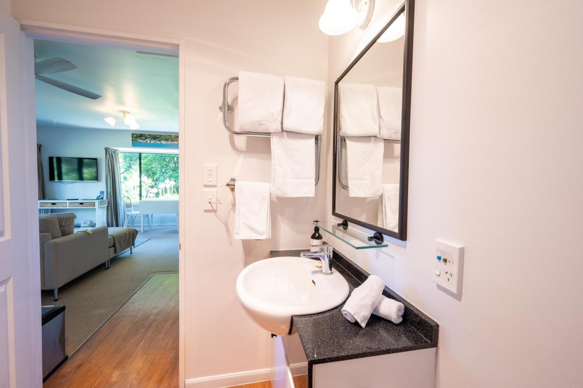 Woodside - Akaroa Holiday Cottage Екстер'єр фото