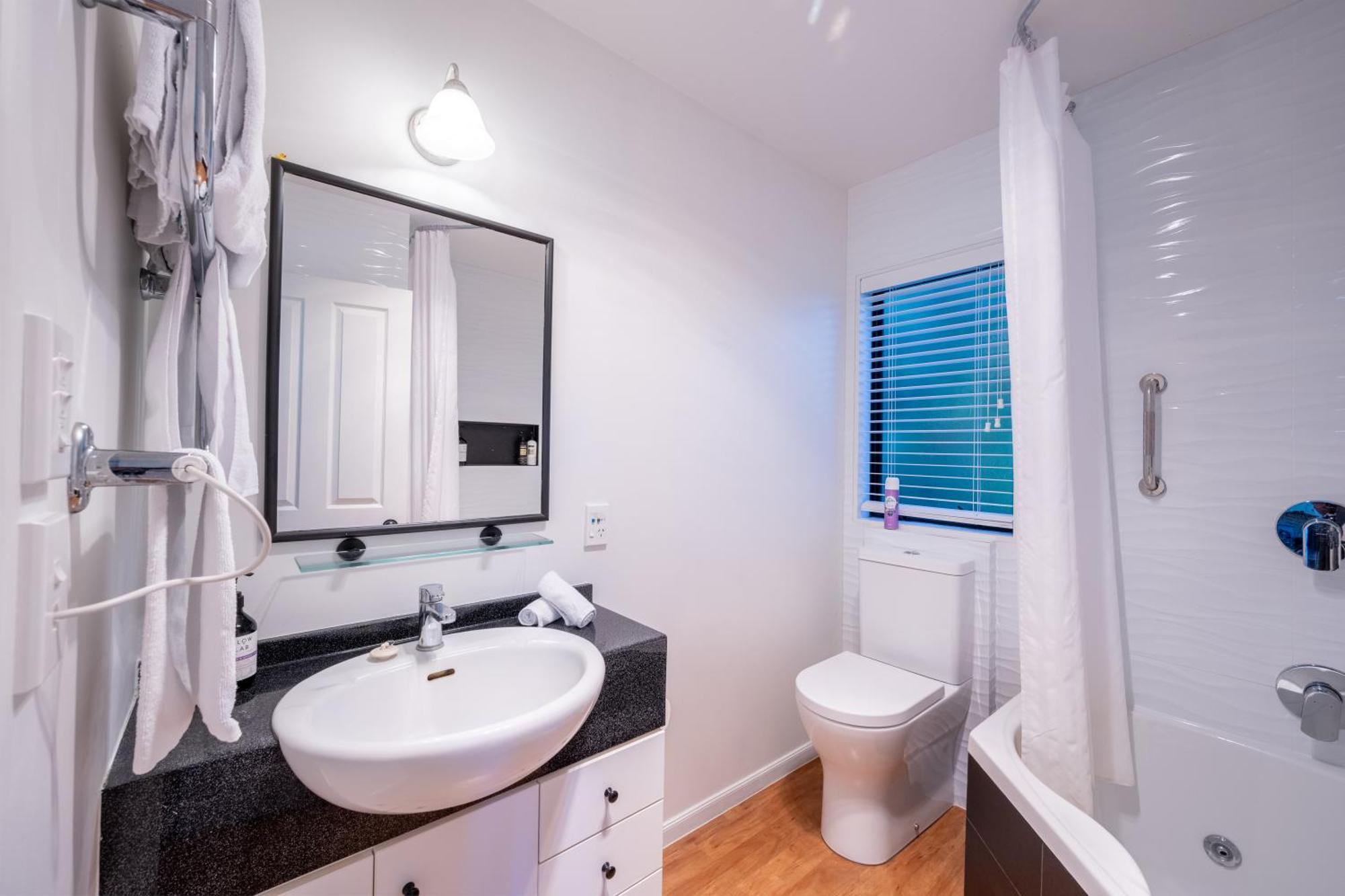 Woodside - Akaroa Holiday Cottage Екстер'єр фото